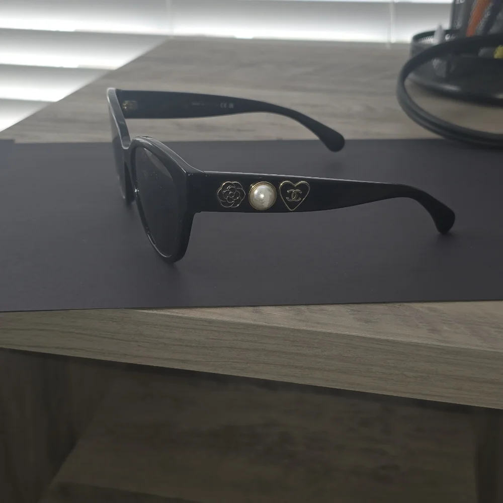 CHANEL Black Cat-Eye Sunglasses - Picture 4 of 6